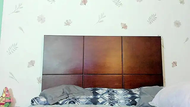 marie pourtoii online show from September 2025 12:27:01 AM