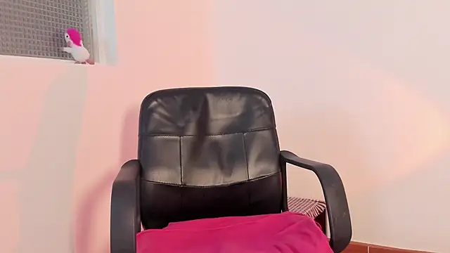 marie pourtoii online show from October 2025 01:07:01 AM