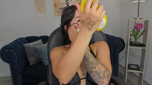 Saskia litt online show from December 2025 03:43:02 AM