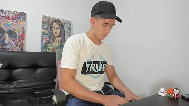 Mike3Xxx online show from October 2025 01:18:01 AM