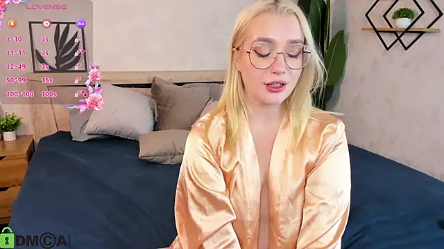 Vickie Nelsson online show from October 2025 09:56:01 PM