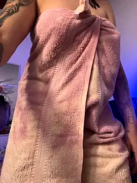 Paulina-Wells online show from November 2025 09:08:01 PM