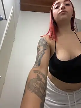 Paulina-Wells online show from October 2025 09:05:01 PM