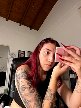 Paulina-Wells online show from October 2025 09:00:01 PM