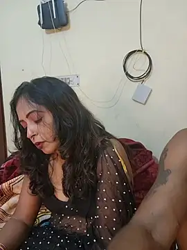 Snapshot of Hotbhabi305 chatting on February 2026 05:13:01 PM Hotbhabi305 online show from February 2026 05:13:01 PM