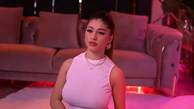 BellaNoirre online show from February 2026 06:30:01 PM