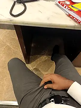 hotboy43339 online show from October 2025 05:21:02 PM