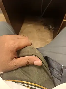 hotboy43339 online show from November 2025 04:40:01 PM