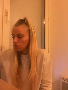 BrumeLove online show from June 2026 07:19:01 PM
