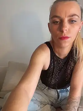 BrumeLove online show from February 2026 12:45:01 PM