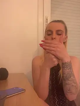 BrumeLove online show from April 2026 08:27:01 PM