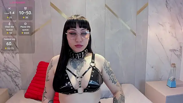 Ravenna666  online show from November 2025 01:11:01 PM