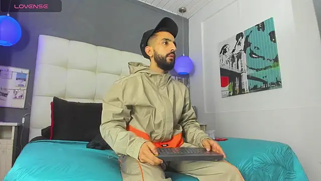 Yiyo10  online show from February 2026 03:50:01 AM