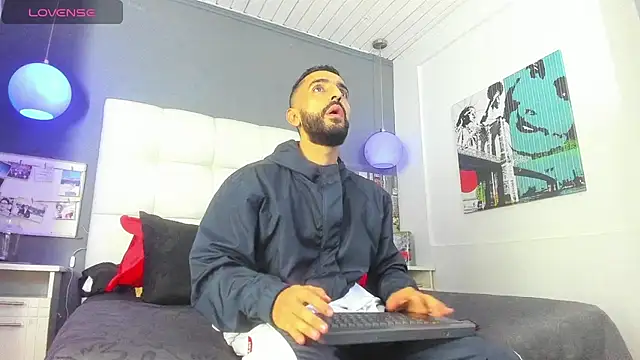 Yiyo10  online show from February 2026 04:19:02 AM