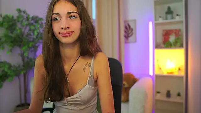 Snapshot of Sophie__Nice chatting on September 2025 02:35:02 PM Sophie Nice online show from September 2025 02:35:02 PM