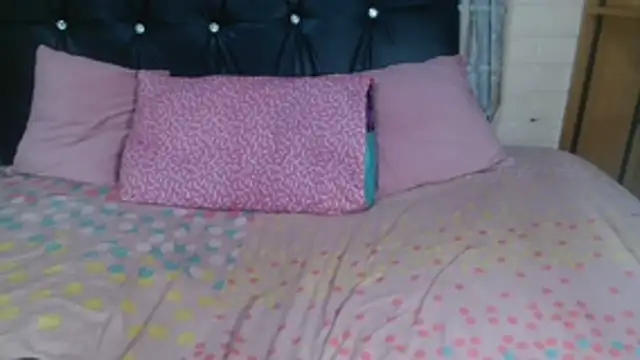 Wild RoseXX online show from December 2025 06:06:01 PM