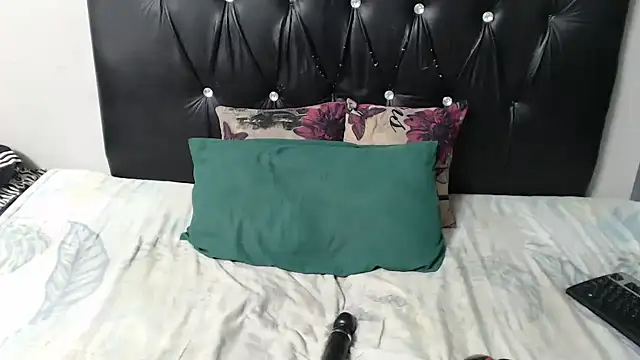 Wild RoseXX online show from April 2026 06:47:01 PM