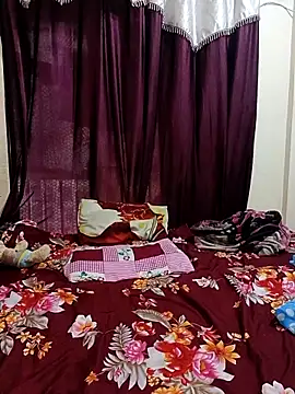 Snapshot of MEERAcle chatting on April 2026 03:13:02 AM MEERAcle online show from April 2026 03:13:02 AM