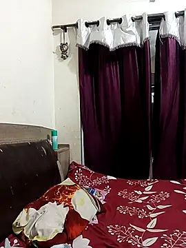 Snapshot of MEERAcle chatting on April 2026 04:31:01 PM MEERAcle online show from April 2026 04:31:01 PM