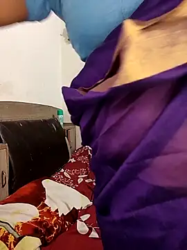 Snapshot of MEERAcle chatting on April 2026 03:24:02 PM MEERAcle online show from April 2026 03:24:02 PM