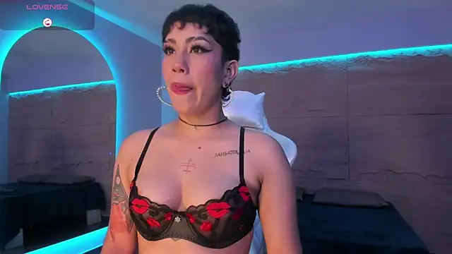 Snapshot of ZahaRose chatting on September 2025 04:46:01 PM ZahaRose online show from September 2025 04:46:01 PM