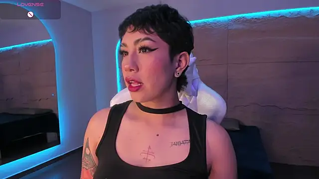 Snapshot of ZahaRose chatting on September 2025 06:19:01 PM ZahaRose online show from September 2025 06:19:01 PM