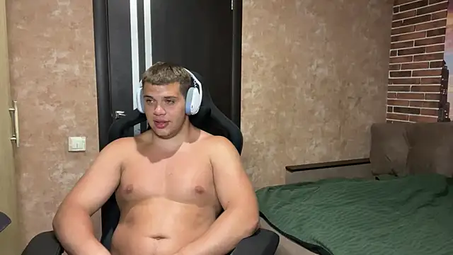 MusclePhantom online show from May 2026 09:15:02 PM