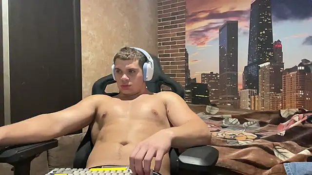 MusclePhantom online show from November 2025 09:07:02 PM