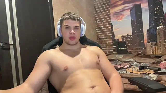 MusclePhantom online show from November 2025 10:10:01 PM