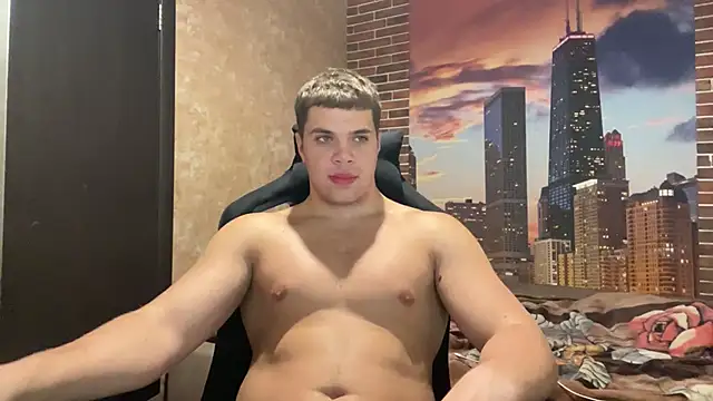 MusclePhantom online show from November 2025 09:42:02 PM