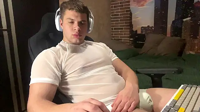 MusclePhantom online show from April 2026 09:52:01 PM