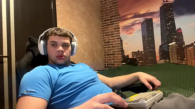 MusclePhantom online show from February 2026 10:31:02 PM