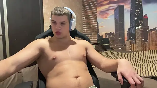 MusclePhantom online show from November 2025 10:21:01 PM