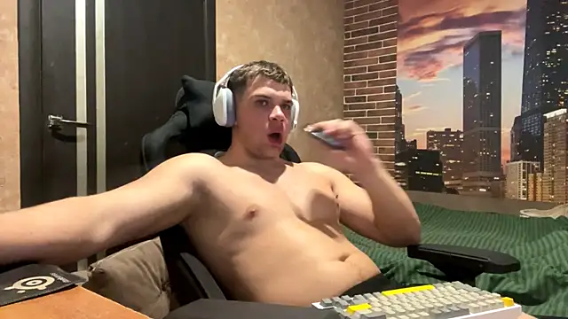 MusclePhantom online show from February 2026 09:49:01 PM