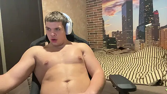 MusclePhantom online show from November 2025 10:03:02 PM