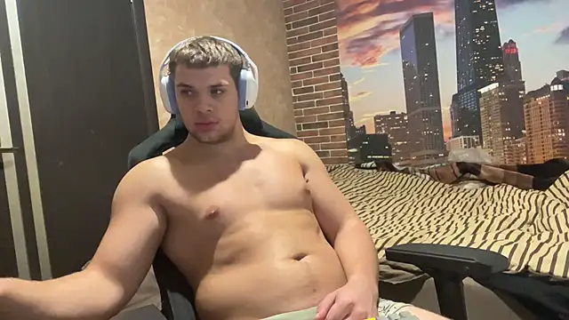 MusclePhantom online show from November 2025 09:31:01 PM