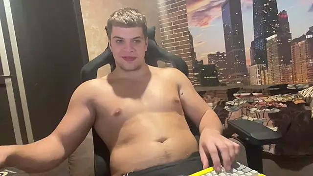 MusclePhantom online show from October 2025 08:32:02 PM