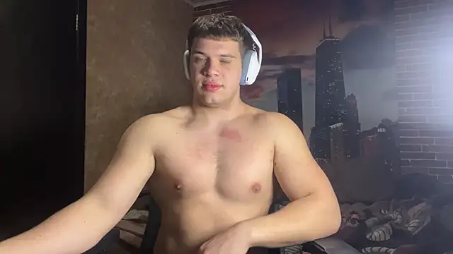 MusclePhantom online show from April 2026 09:39:33 PM