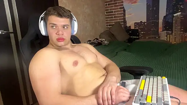 MusclePhantom online show from April 2026 08:26:02 PM