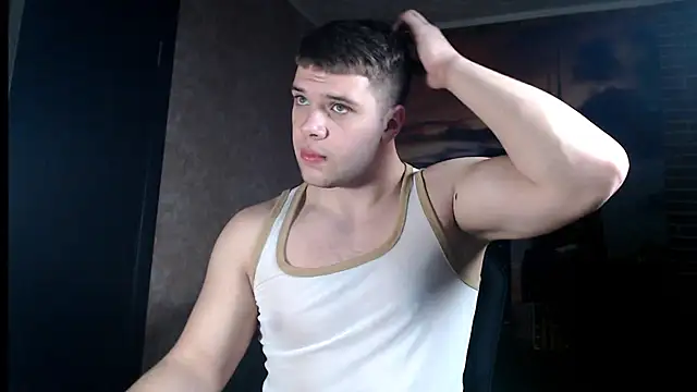 MusclePhantom online show from April 2026 08:15:02 PM