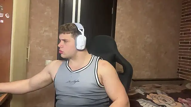 MusclePhantom online show from May 2026 08:56:01 PM