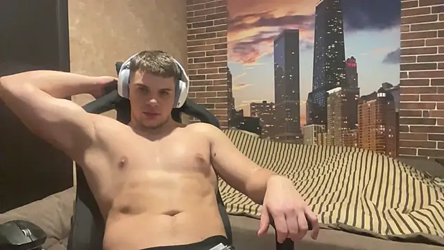 MusclePhantom online show from December 2025 10:45:02 PM