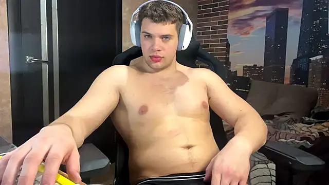 MusclePhantom online show from April 2026 08:04:02 PM