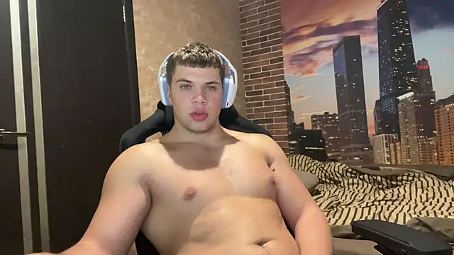 MusclePhantom online show from December 2025 09:12:01 PM