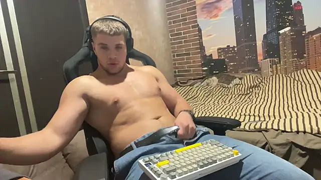 MusclePhantom online show from September 2025 07:43:02 PM