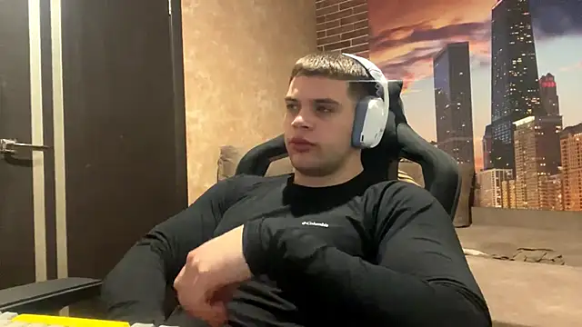 MusclePhantom online show from February 2026 09:02:02 PM