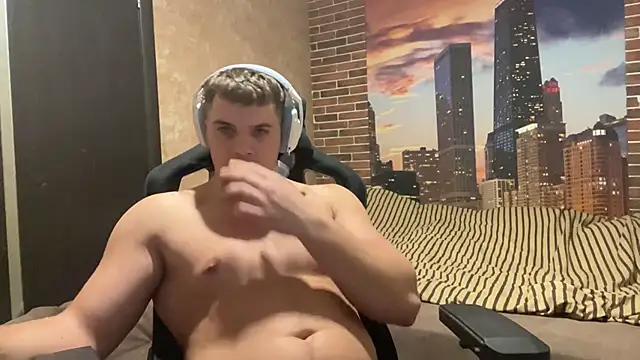 MusclePhantom online show from December 2025 09:37:02 PM