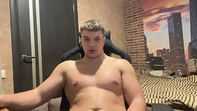 MusclePhantom online show from December 2025 10:03:02 PM