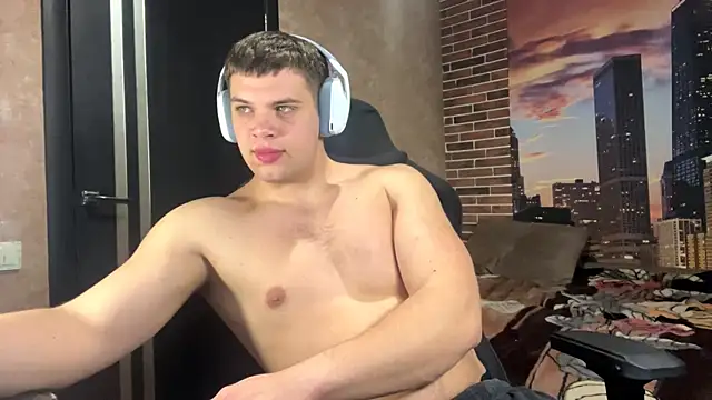 MusclePhantom online show from April 2026 08:10:02 PM