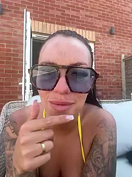 Snapshot of BELLABLACKXUK chatting on June 2026 12:33:02 PM BELLABLACKXUK online show from June 2026 12:33:02 PM